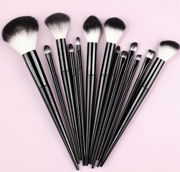 Black makeup brush set